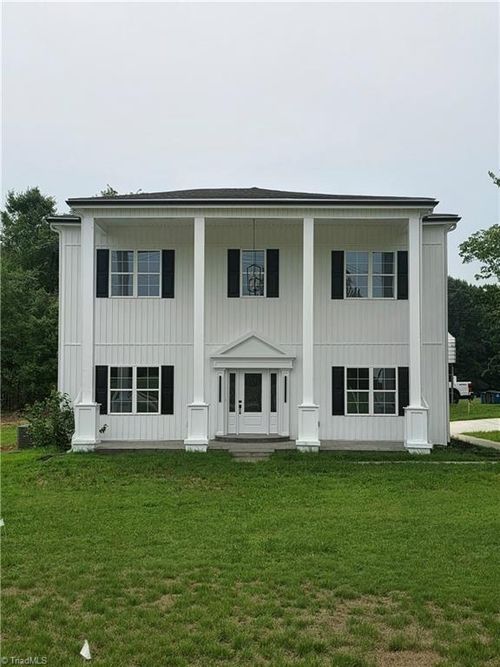 197 W Willow St, Yadkinville, NC, 27055-6811 | Card Image