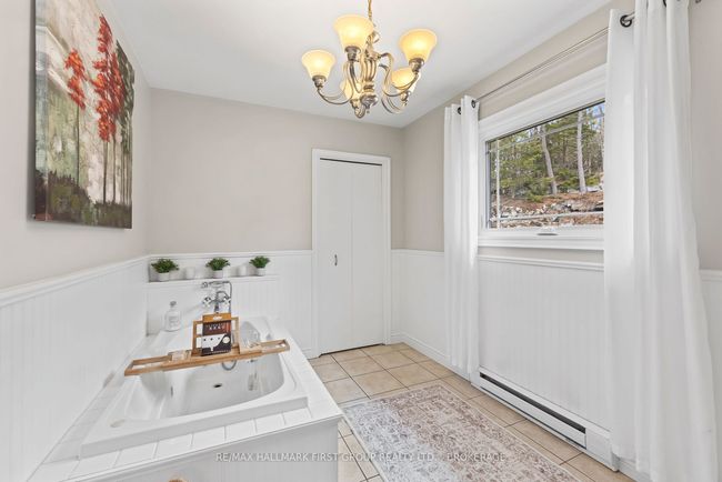 1262 Sunbury Rd, House other with 5 bedrooms, 3 bathrooms and 4 parking in South Frontenac ON | Image 24
