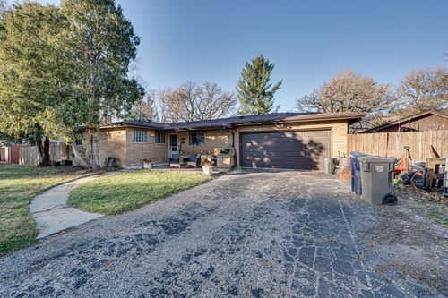 1212 Century Oaks Dr, Elgin, IL, 60123-1325 | Card Image