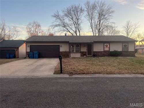 532 Bluestem Ct, Troy, IL, 62294-2303 | Card Image