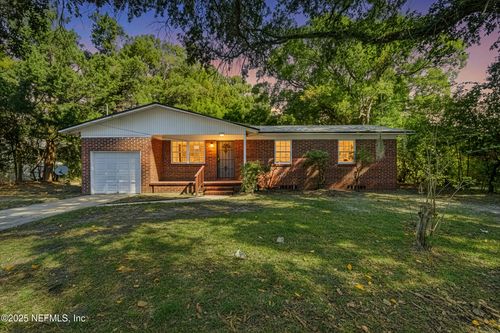 5557 Cleveland Rd, Jacksonville, FL, 32209-2842 | Card Image