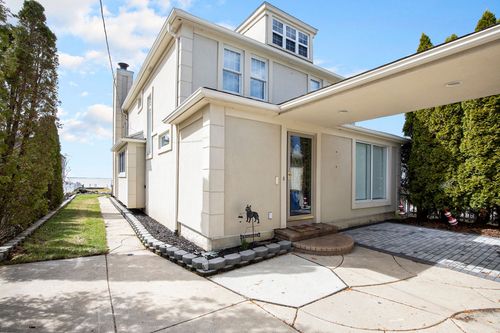 9861 Dixie Hwy, Ira, MI, 48023-2817 | Card Image