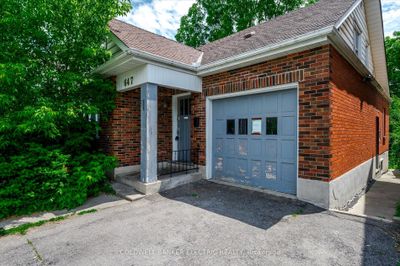 647 Charlotte St, House other with 3 bedrooms, 1 bathrooms and 3 parking in Peterborough ON | Image 2