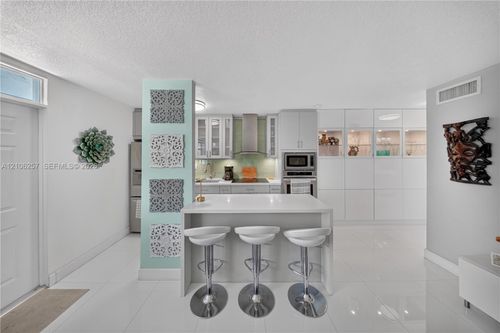 203-335 Collins Ave, Miami Beach, FL, 33139-6912 | Card Image