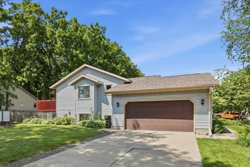 699 Robin Drive, Sun Prairie, WI, 53590 | Card Image