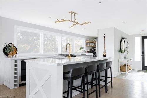 2872 Muskoka Rd 118 W, Port Carling, ON, P0B1J0 | Card Image