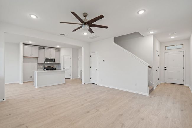 639 Backstays Loop, House other with 3 bedrooms, 3 bathrooms and 4 parking in Kyle TX | Image 6