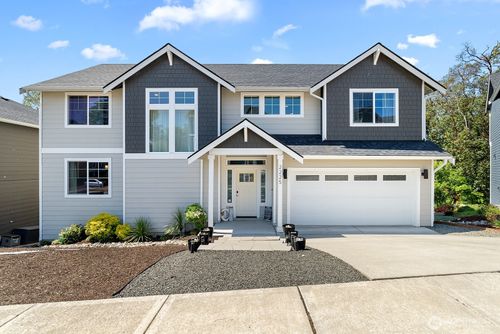 2225 Seringa Ave, Bremerton, WA, 98310-5168 | Card Image