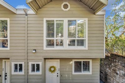 28 - 28 Professional Center Pkwy, Townhouse with 2 bedrooms, 1 bathrooms and 2 parking in San Rafael CA | Image 1