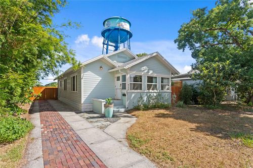 511 12th Ave N, St Petersburg, FL, 33701-1107 | Card Image