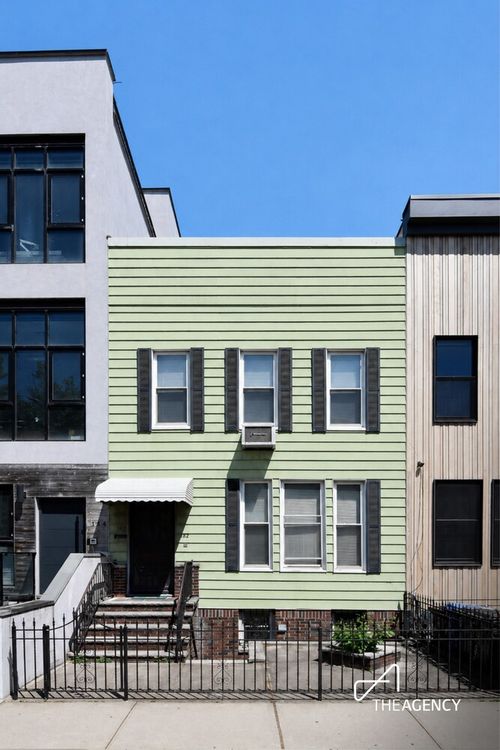 182 Russell St, Brooklyn, NY, 11222-3602 | Card Image