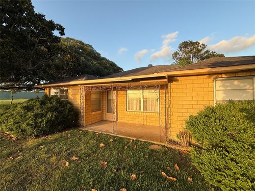 1002 Neiser Ln, Weimar, TX, 78962-5286 | Card Image