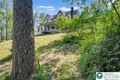 384 Henry Rd, Nazareth, PA, 18064-9128 | Card Image