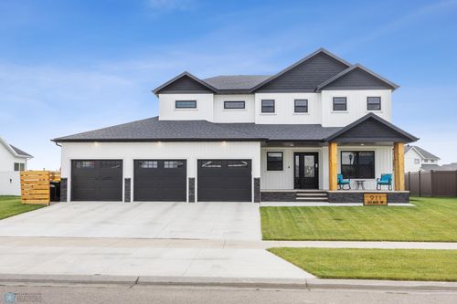 911 50th Ave W, West Fargo, ND, 58078-7217 | Card Image