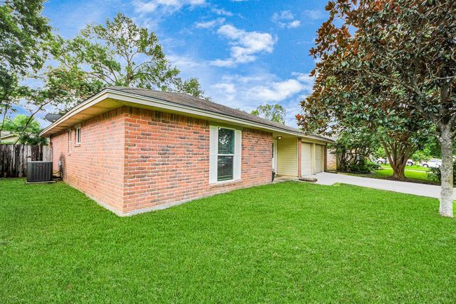 5822 Walnutgate Dr, House other with 3 bedrooms, 2 bathrooms and 2 parking in Spring TX | Image 9