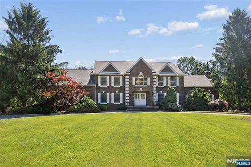 2 W Gate Rd, Saddle River, NJ, 07458-2923 | Card Image