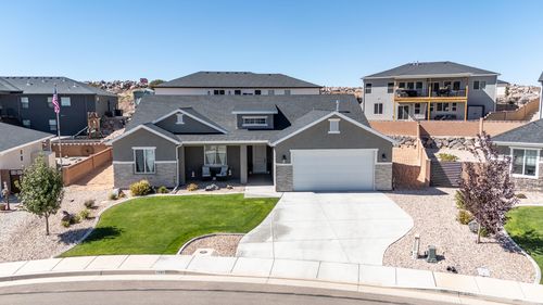 2904 W Hawk Dr, Cedar City, UT, 84720-5016 | Card Image