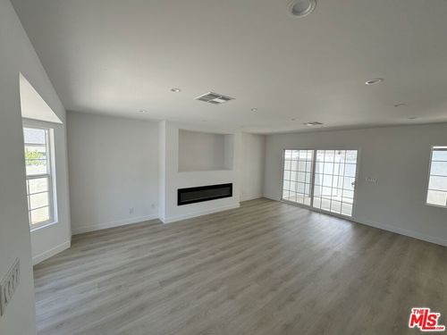 12748 Blythe St, North Hollywood, CA, 91605-2124 | Card Image