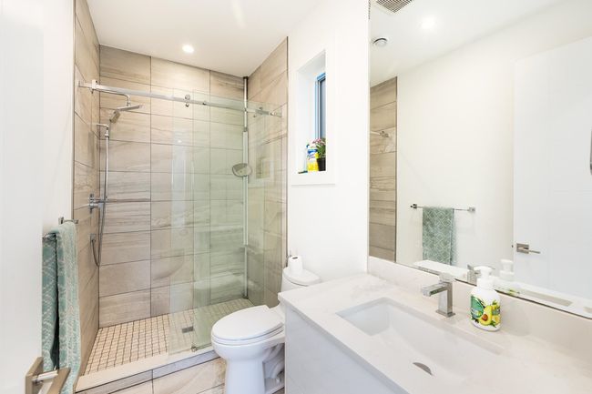712 Keith Rd E, House other with 6 bedrooms, 7 bathrooms and 6 parking in North Vancouver BC | Image 30