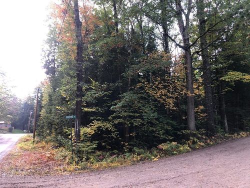 122 Centennial Dr, Webster, NH, 03303-7906 | Card Image