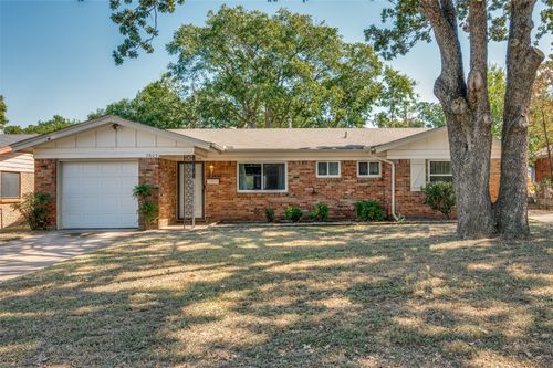 2605 Carten St, Fort Worth, TX, 76112-5806 | Card Image