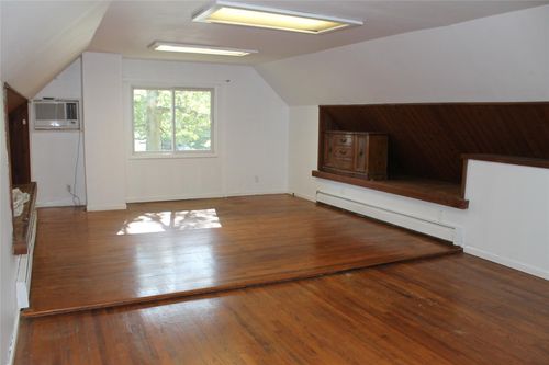 11 Roberts Rd, Shirley, NY, 11967-3208 | Card Image