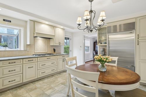 39 Sea Spray Dr, Centerport, NY, 11721-1642 | Card Image