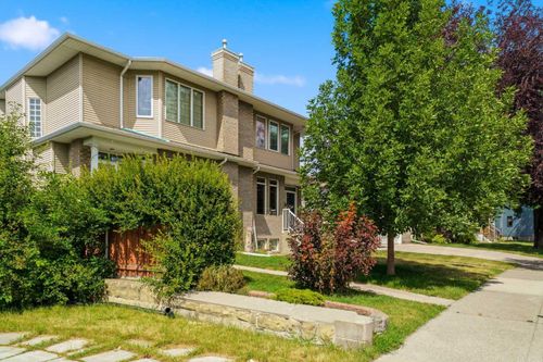 256 43 Ave Nw, Calgary, AB, T2K0H6 | Card Image
