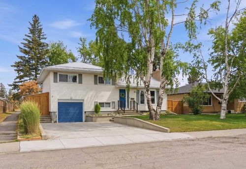 40 Grafton Cres Sw, Calgary, AB, T3E4X1 | Card Image