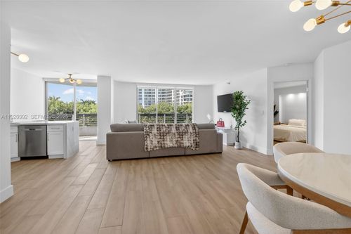 apt-402-19101 Mystic Pointe Dr, Aventura, FL, 33180-4514 | Card Image