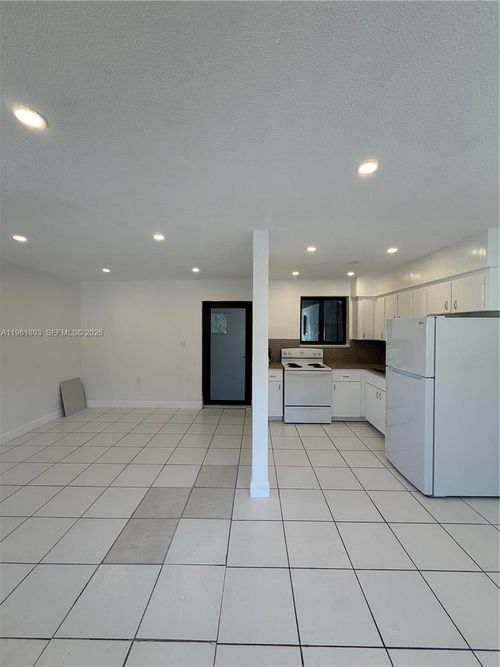 10-17150 Ne 23rd Ave, North Miami Beach, FL, 33160-2938 | Card Image