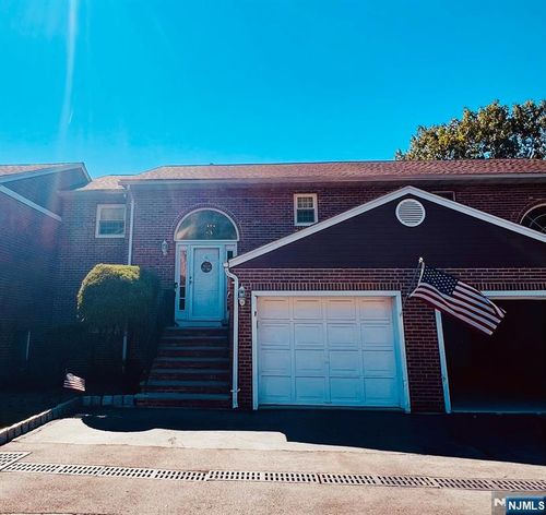 3 Beacon Hill Commons, Pompton Lakes, NJ, 07442 | Card Image