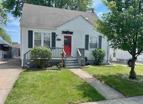 25304 Culver St, Saint Clair Shores, MI, 48081-3318 | Card Image