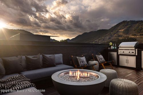 29-165 N Glenwood St, Jackson, WY, 83001-8761 | Card Image