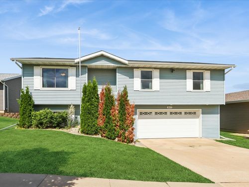 3612 King Dr Sw, Cedar Rapids, IA, 52404-3898 | Card Image