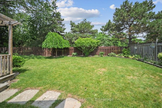 12 Eldon Crt, House other with 3 bedrooms, 2 bathrooms and 4 parking in Brampton ON | Image 34