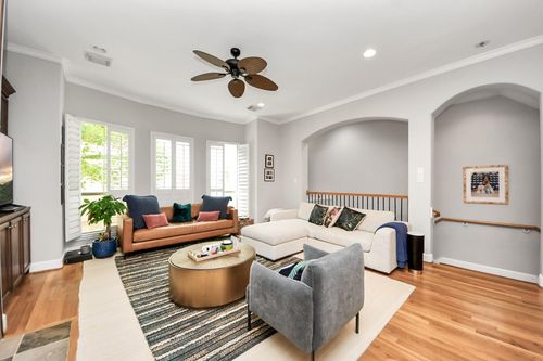 584 Bomar St, Houston, TX, 77006-1407 | Card Image