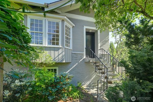 2112 N 132nd St, Seattle, WA, 98133-7806 | Card Image