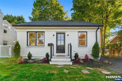 79 Forest Rd, Dumont, NJ, 07628-1806 | Card Image
