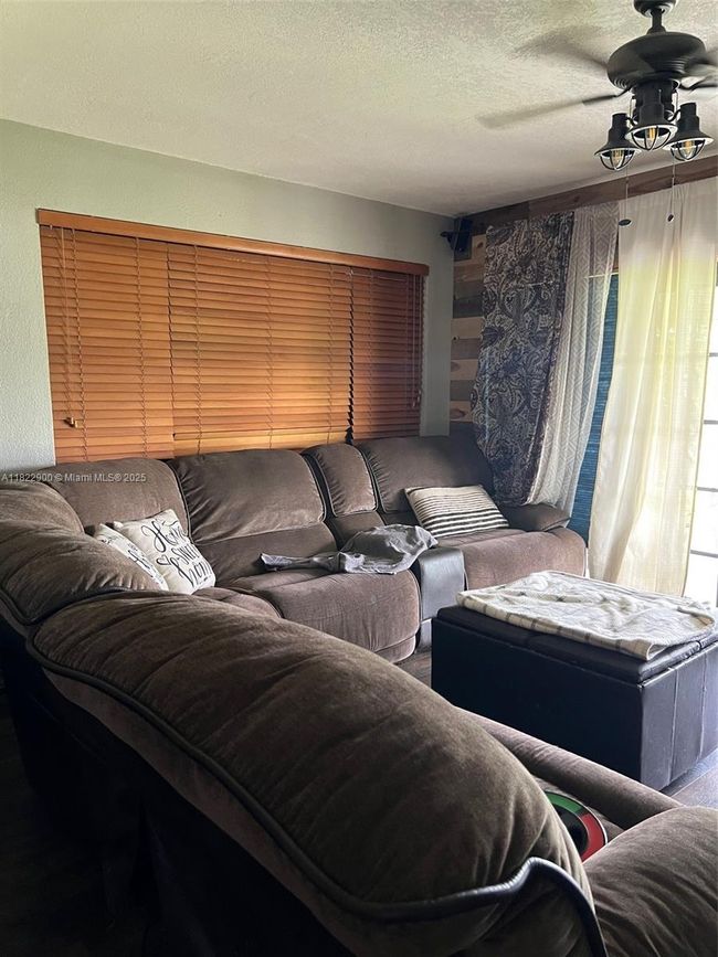 8230 Nw 15 Th St, House other with 3 bedrooms, 1 bathrooms and null parking in Pembroke Pines FL | Image 7