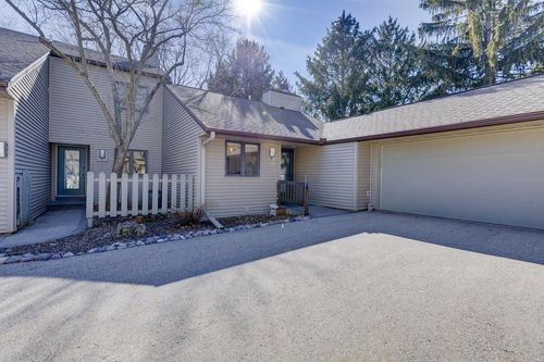 9 Oak Grove Dr, Madison, WI, 53717-2513 | Card Image