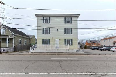 1R - 341 Metacom Avenue, Condo with 2 bedrooms, 1 bathrooms and 3 parking in Warren RI | Image 1