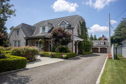70 Benson Ave, Sayville, NY, 11782-2919 | Card Image