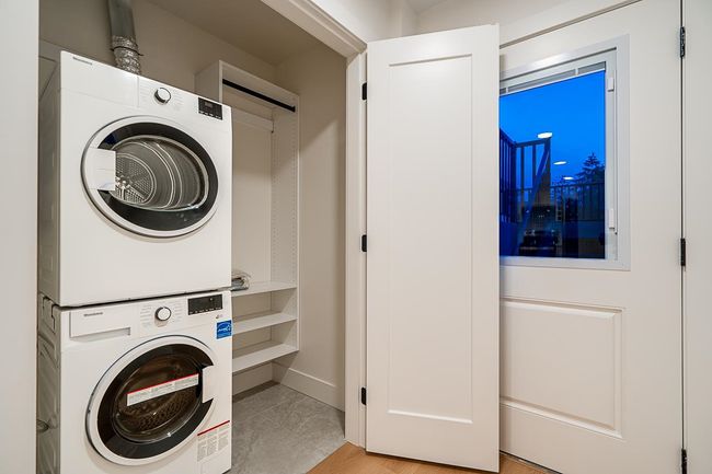 8386 14 Th Ave, Home with 5 bedrooms, 5 bathrooms and 3 parking in Burnaby BC | Image 32