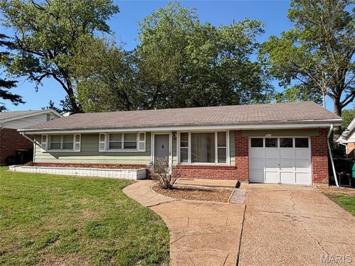 937 Lebon Dr, Saint Louis, MO, 63137-2710 | Card Image
