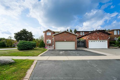 99 Castlehill Rd, Brampton, ON, L6X4C3 | Card Image