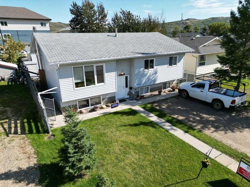10313 89 St, Peace River, AB, T8S1N9 | Card Image