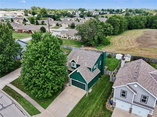 304 Shannon Ave, Smithville, MO, 64089-8271 | Card Image