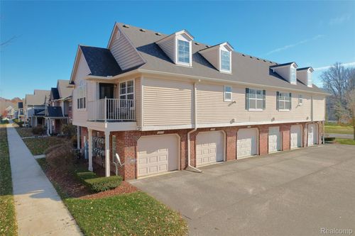 11375 N Woods Dr, Shelby Twp, MI, 48317-1853 | Card Image