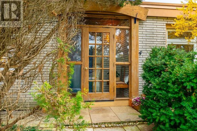 754 Concession 8 W, House other with 5 bedrooms, 2 bathrooms and 8 parking in Puslinch ON | Image 4